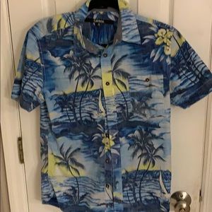 Men’s Carbon Button up shirt. Hawaiian style